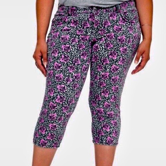 TORRID “Sophia” crop denim - Picture 5 of 5